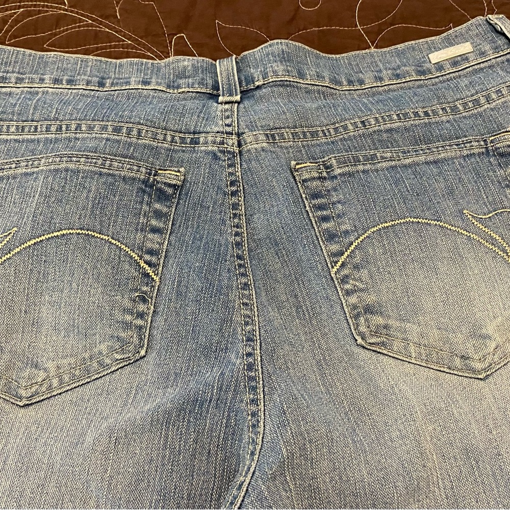 Gloria Vanderbilt Women’s Medium Size 10 Short Jeans - Picture 3 of 7